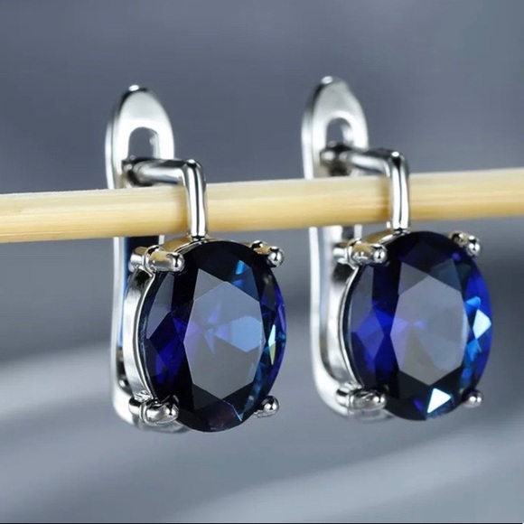 STUD 925 STERLING SILVER DIAMOND EARRINGS - Picture 2 of 3